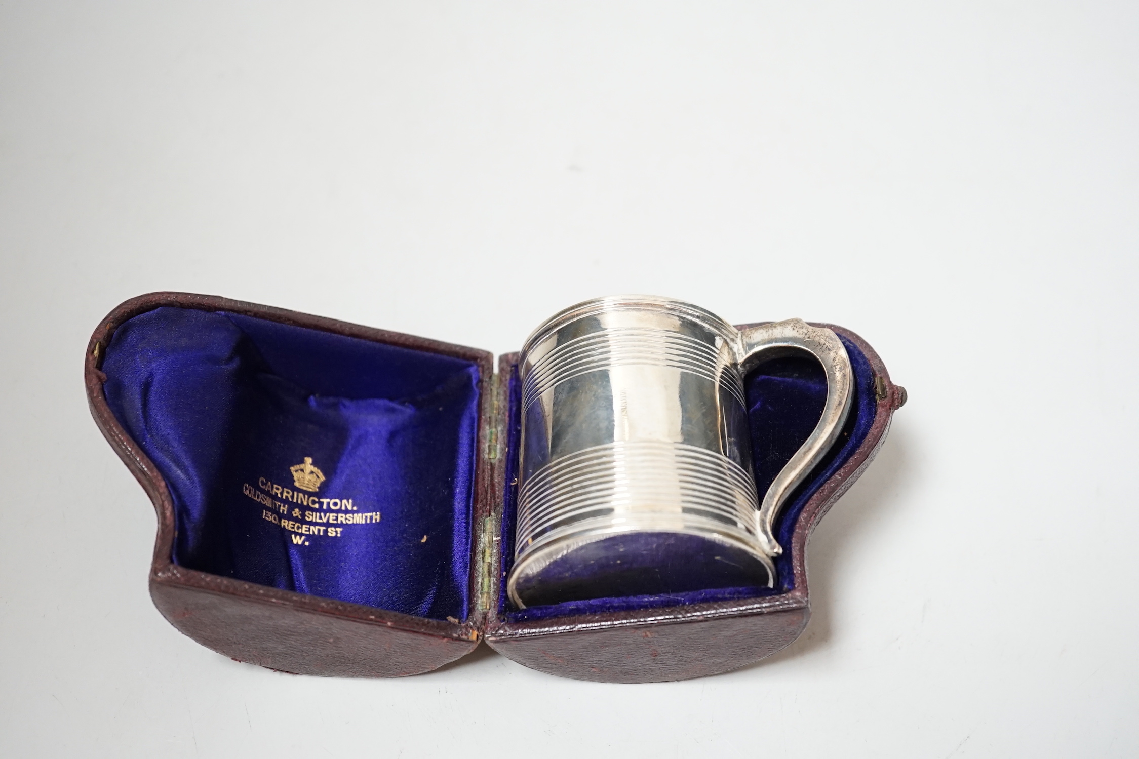 A cased George III reeded silver christening mug, William Bennett, London, 1811, height 6cm.